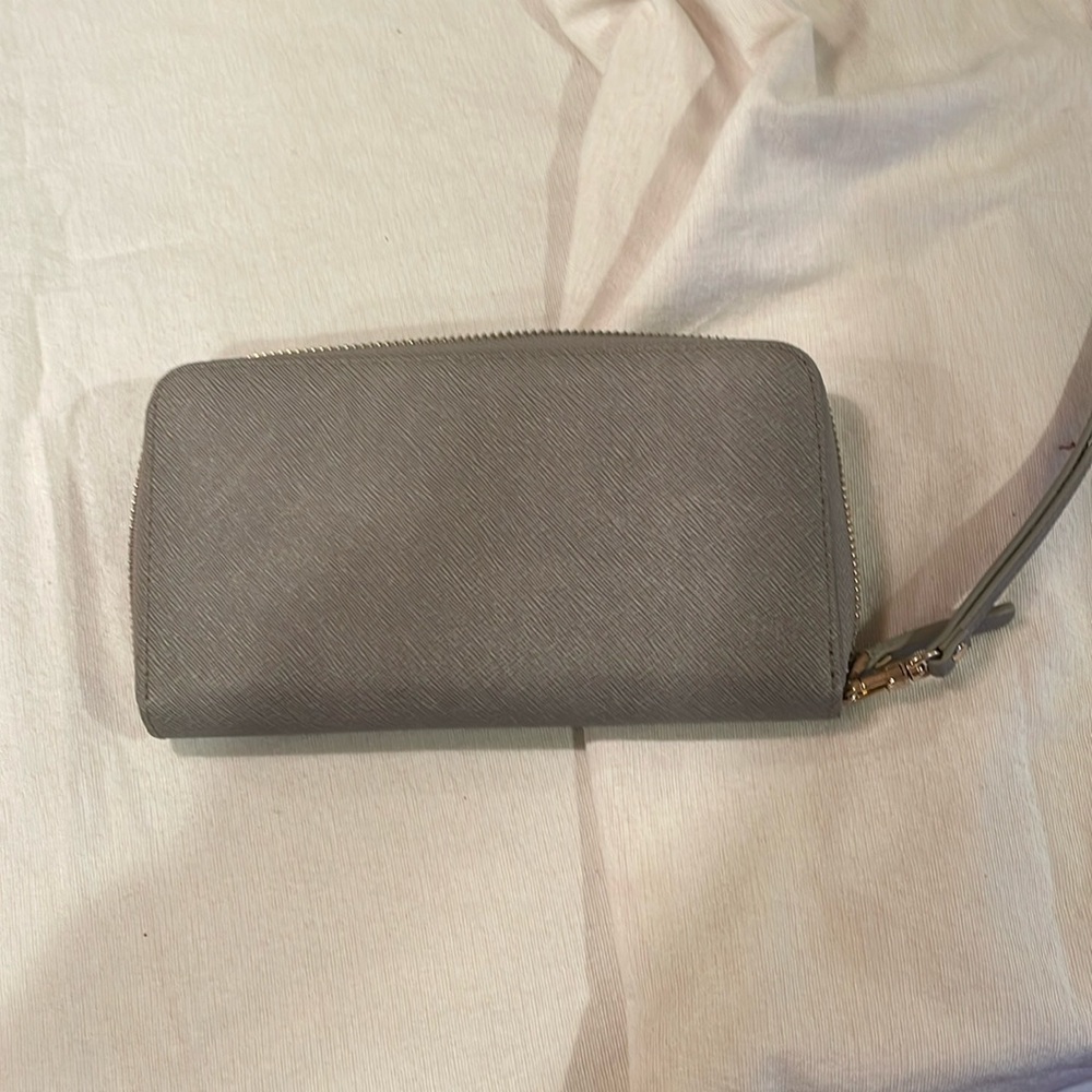 Hbutler wristlet wallet and charger, gray